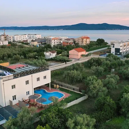 Villa Seaside With Heated Pool And Motorboat *