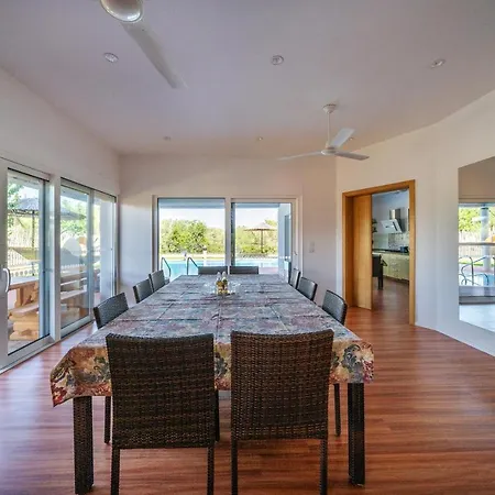 Seaside With Heated Pool And Motorboat Villa *