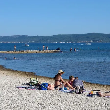 Seaside With Heated Pool And Motorboat * Sukošan