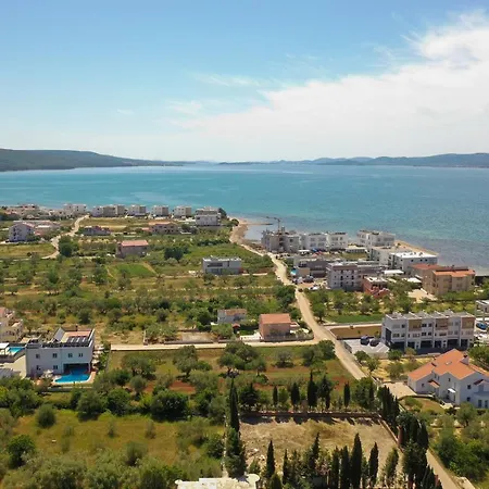 Villa Seaside With Heated Pool And Motorboat Sukošan