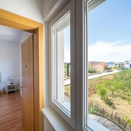 Seaside With Heated Pool And Motorboat Villa *