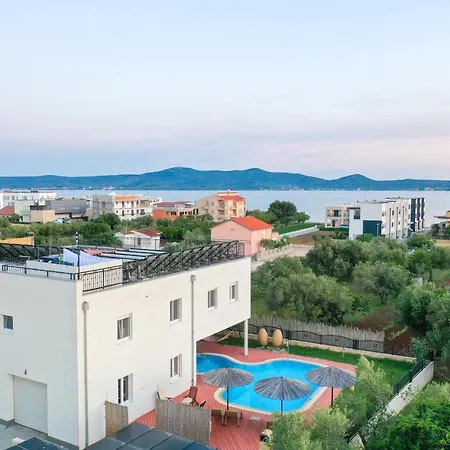 Seaside With Heated Pool And Motorboat * Sukošan