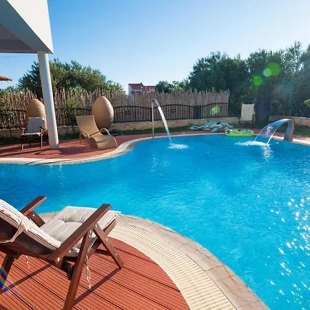 Villa Seaside With Heated Pool And Motorboat Sukosan