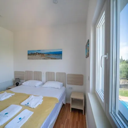 Villa Seaside With Heated Pool And Motorboat Sukosan